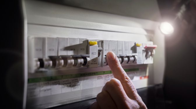 Emergency Electrical Repairs What Every Homeowner Should Know 672x372 1
