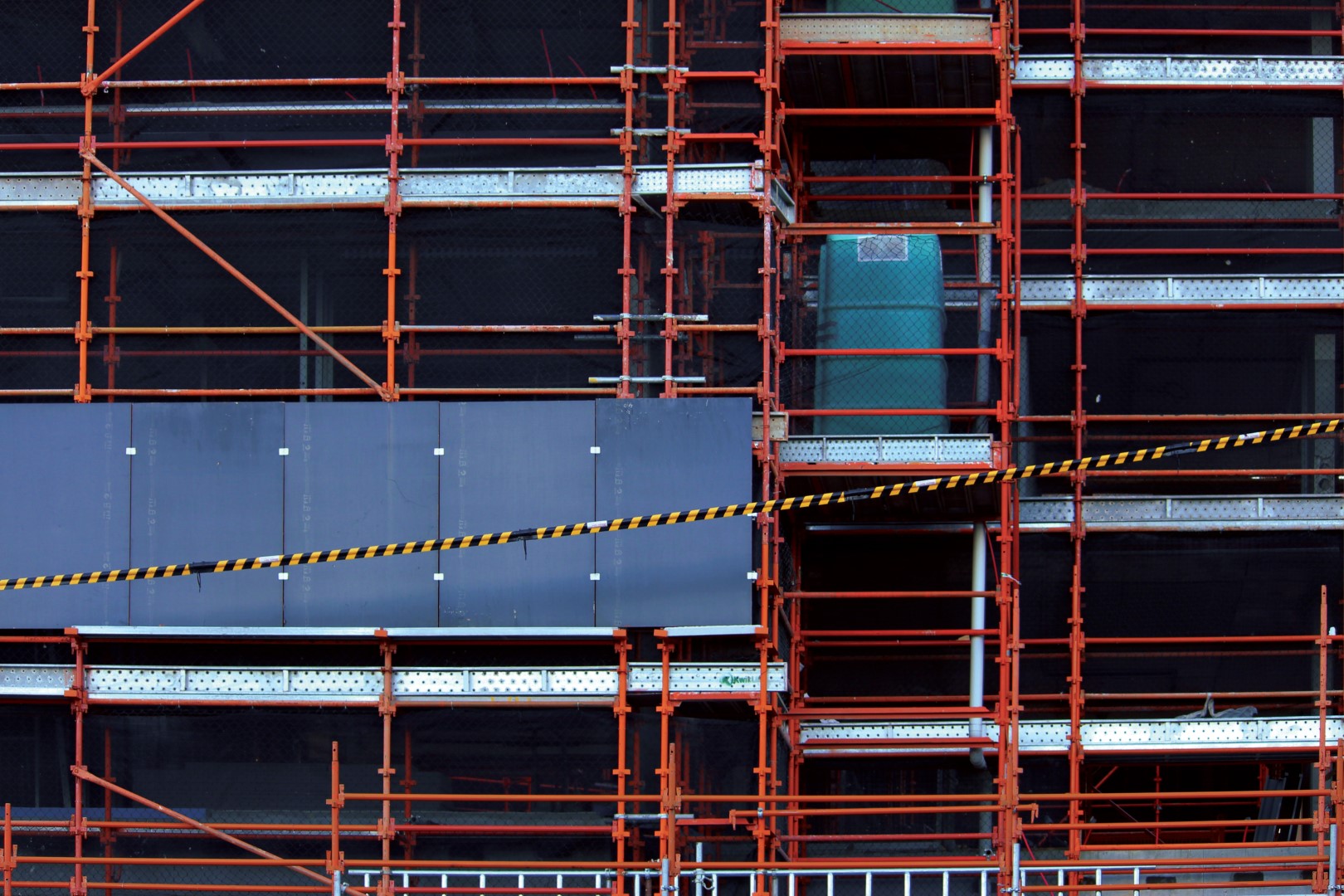 Tiger tails with scaffold