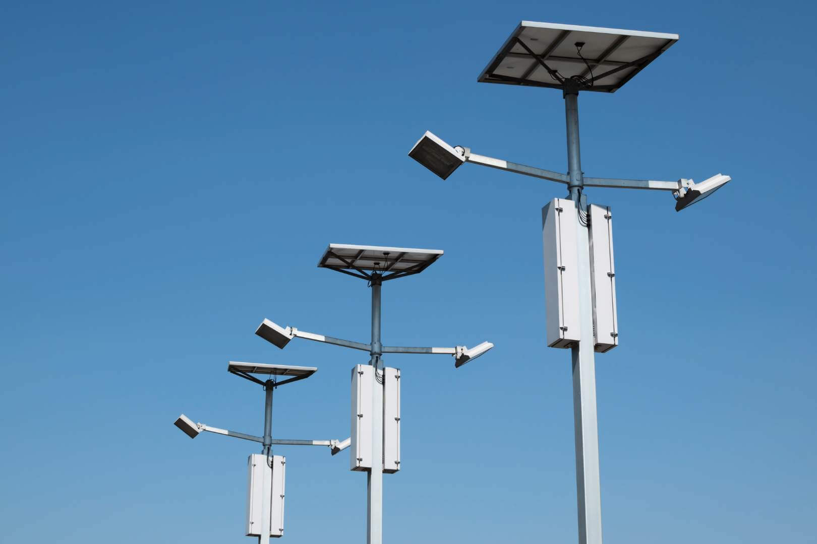 COMMERCIAL SOLAR LIGHTS